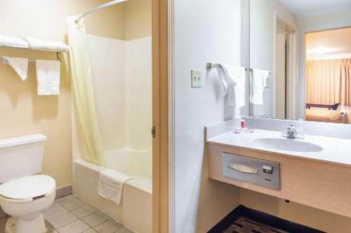Econo Lodge Laurel image 5