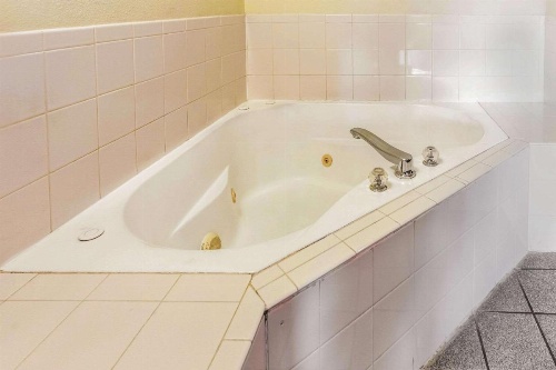 Econo Lodge Laurel image 6
