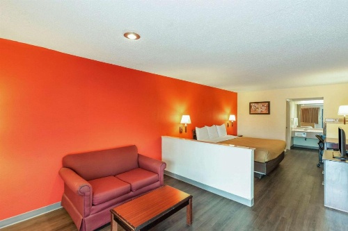Econo Lodge Laurel image 7